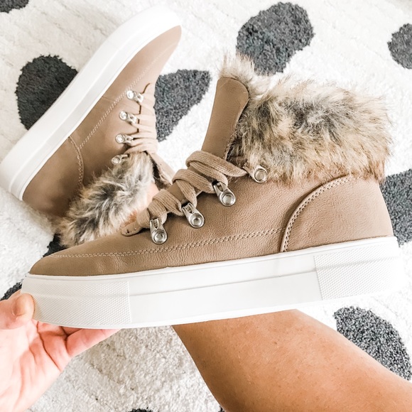 🆕 /DAISIE/ High Top Fur Lace Up Sneakers - Picture 2 of 11